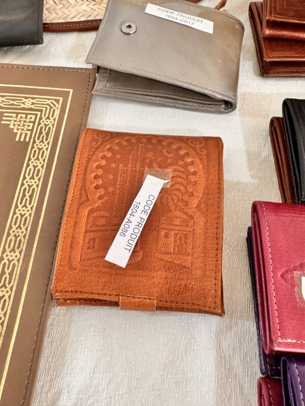 Small embossed leather purse, ochre color.