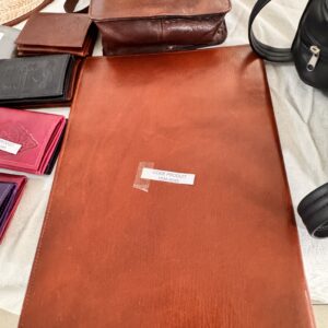 Simple briefcase in plain cognac leather.