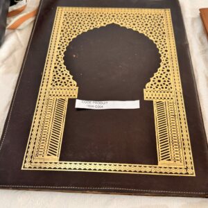 Golden motif representing an oriental arch on a black background.