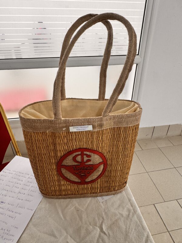 Natural fiber bag with "Tunisia" logo in red.
