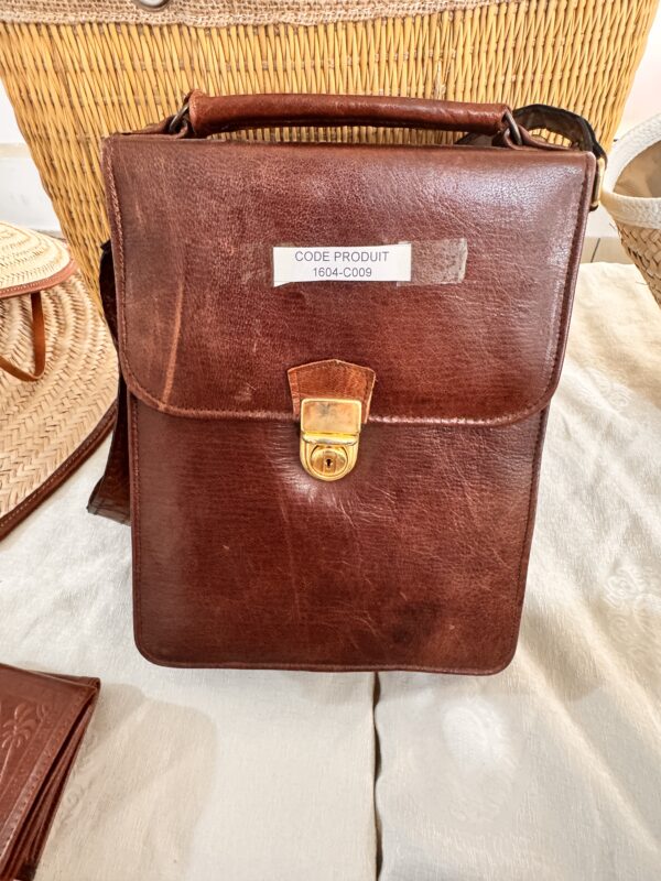 Elegant brown rigid leather bag