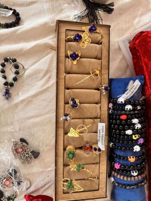 Assortiment de bagues et bracelets fantaisie