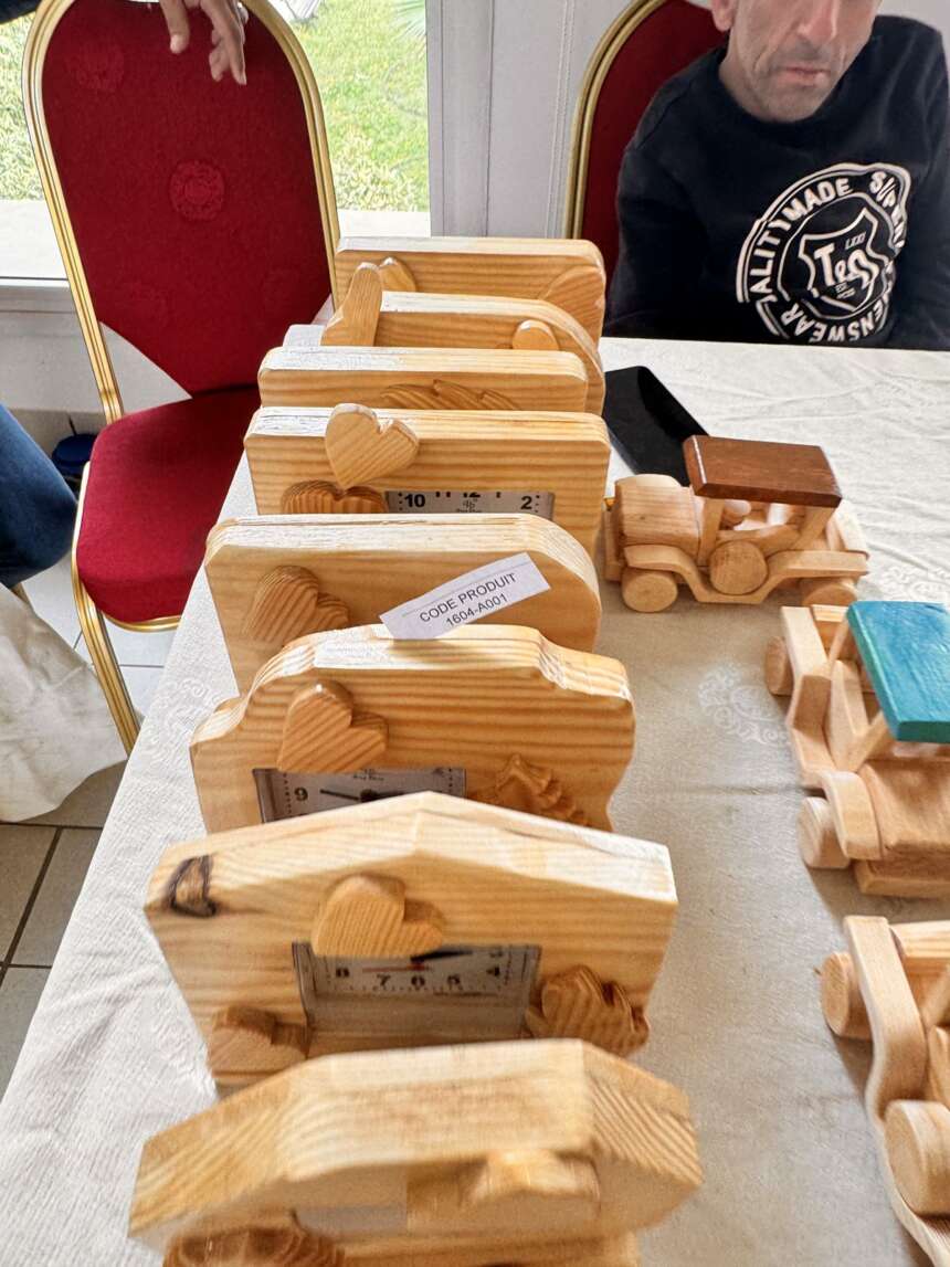 Horloge de table en bois « Maison »