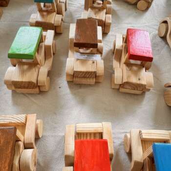 Voiture jouet en bois