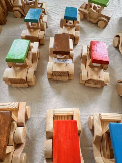 Voiture jouet en bois
