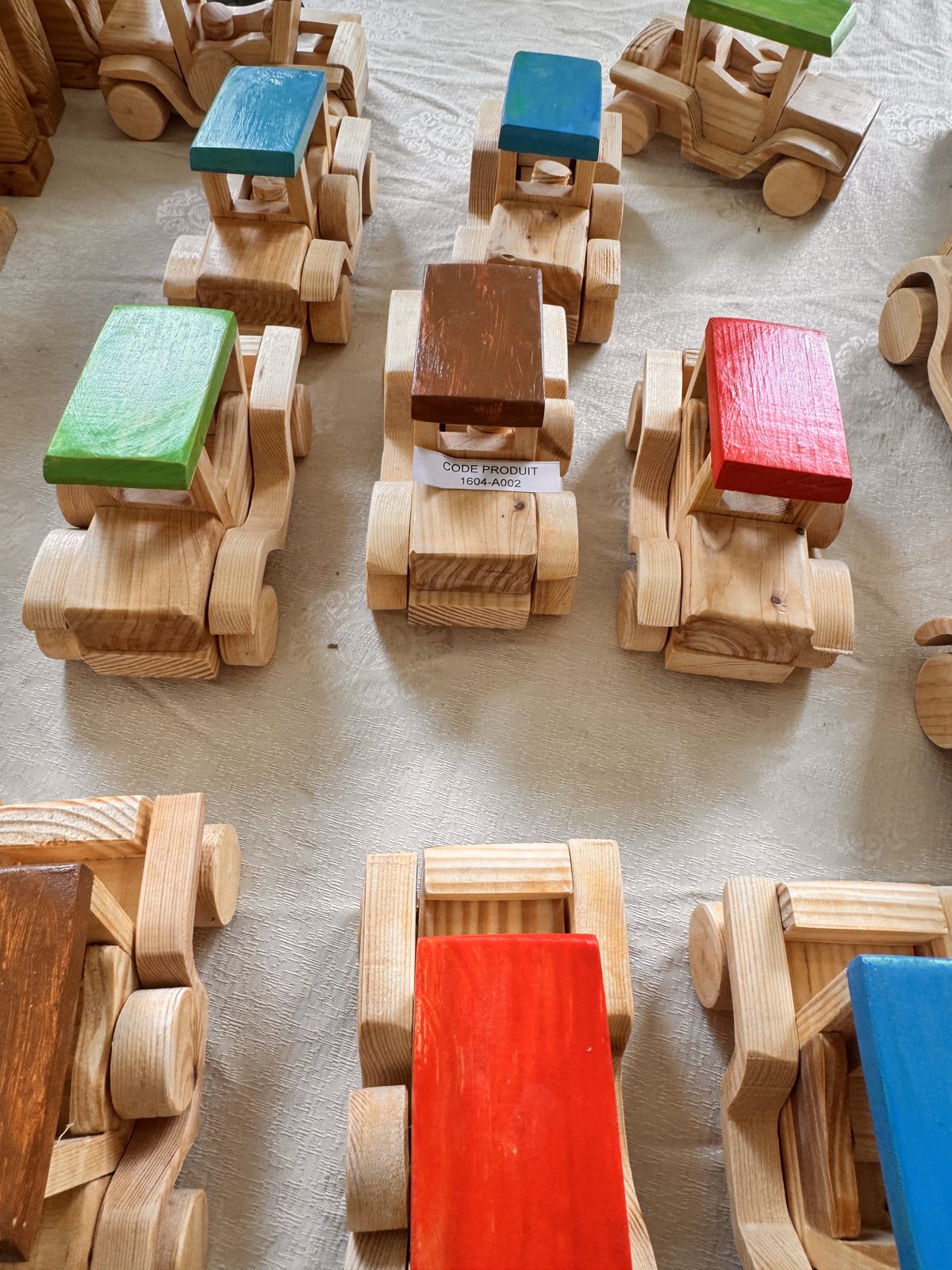 Voiture jouet en bois