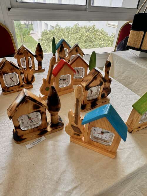 Horloge de table en bois « Maisonnette »