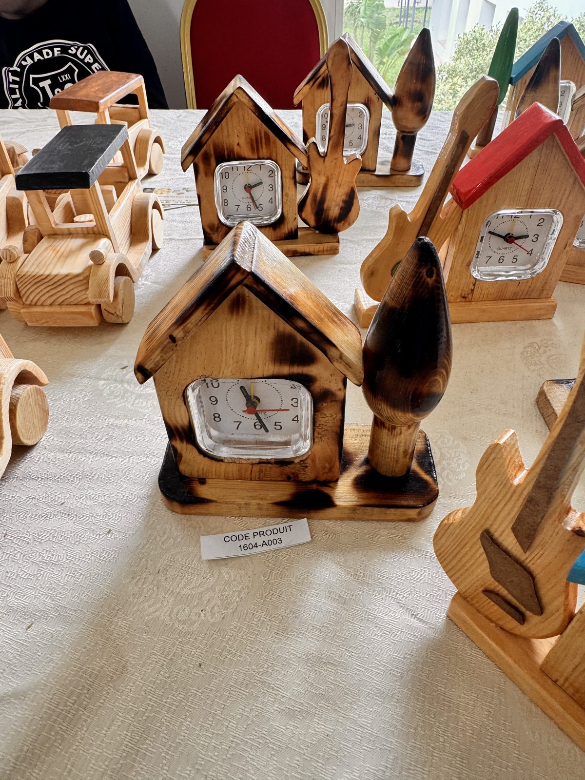 Horloge de table en bois « Maisonnette » - Image 2