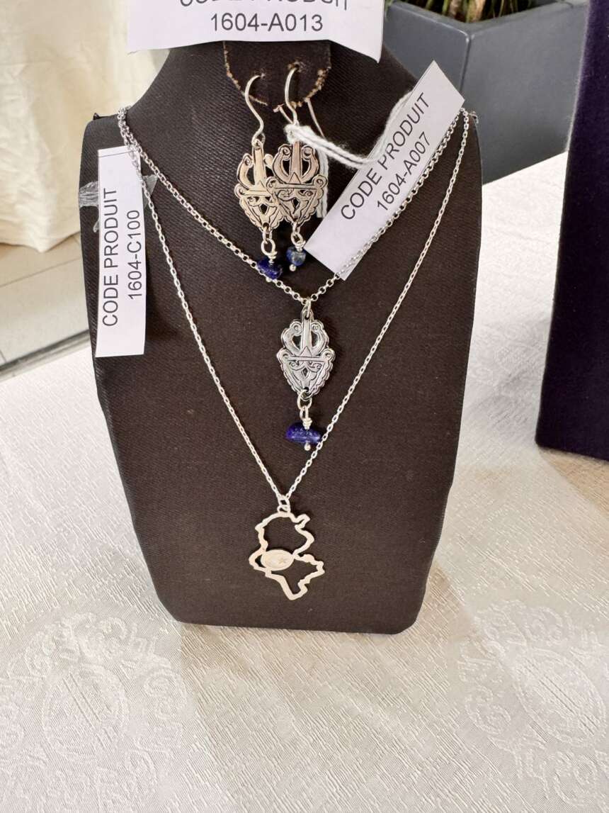 Collier en argent à pendentif poisson ajouré