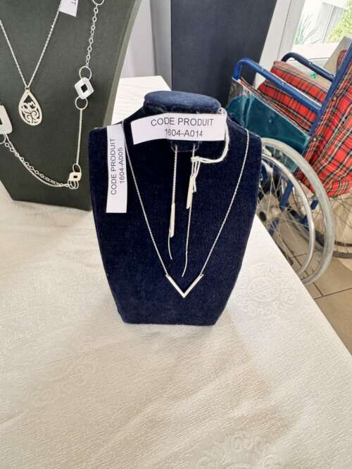 Collier fin en argent à pendentif goutte