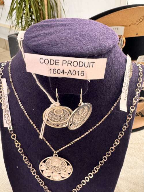 Parure collier double médaillon rond ciselé en argent