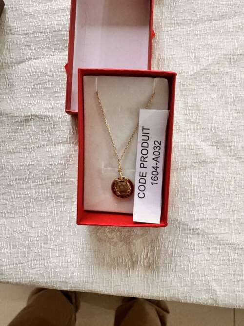 Collier à pendentif rond doré