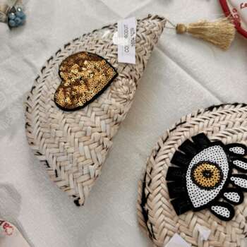 Pochette en fibre de palmier brodée