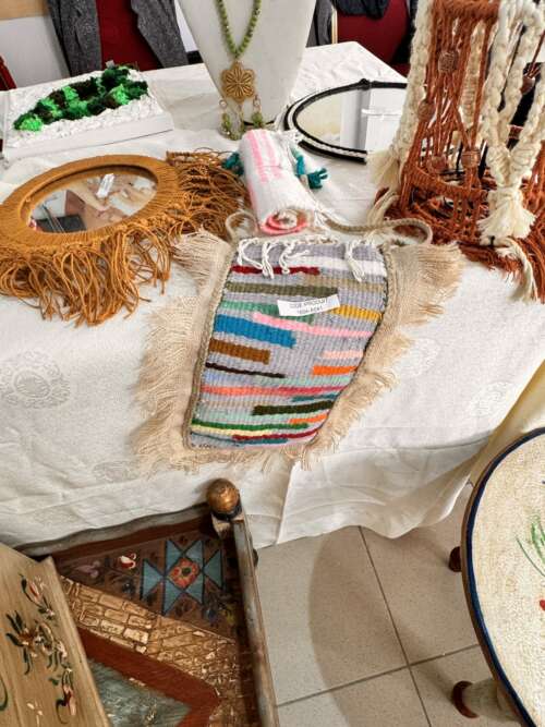 Pochette tissée rayée à franges