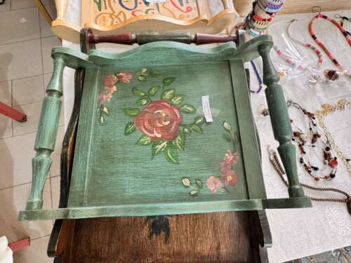 Plateau en bois peint à motif floral