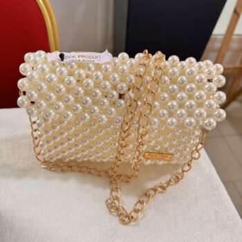 Pochette en perles nacrées
