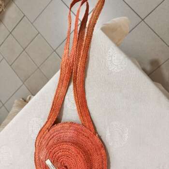 Sac rond bandoulière en raphia