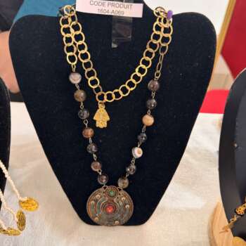 Collier chaîne dorée à médaillon