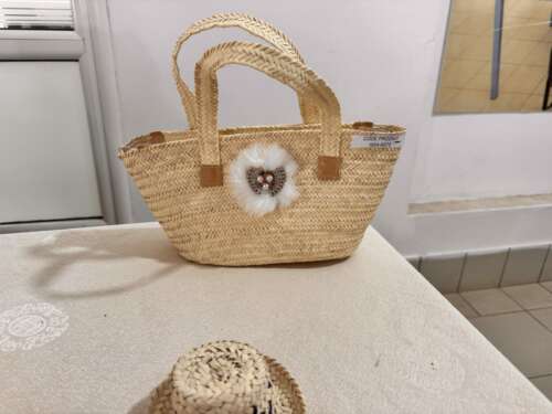 Petit cabas en palmier à pompon