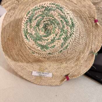 Chapeau en palmier à spirale verte