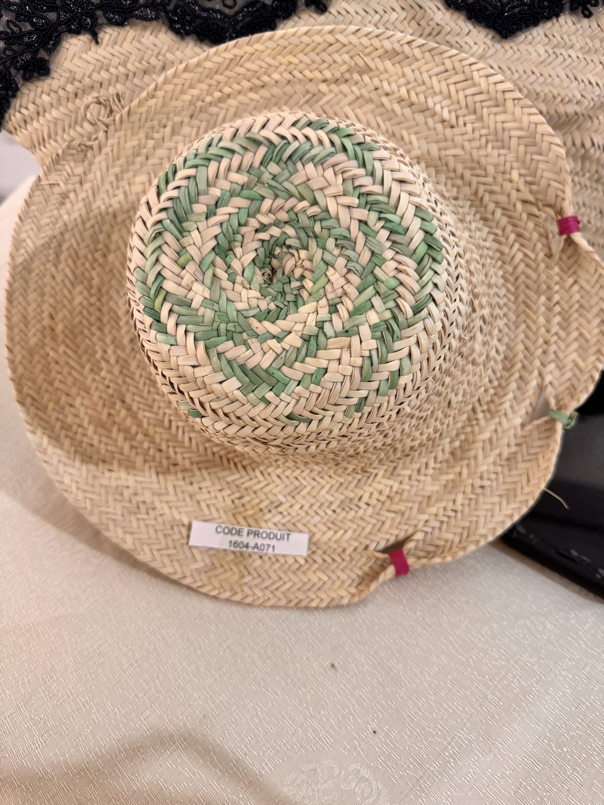 Chapeau en palmier à spirale verte