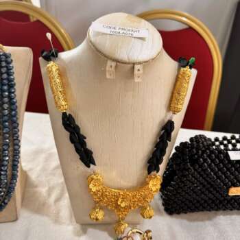Parure collier doré et perles