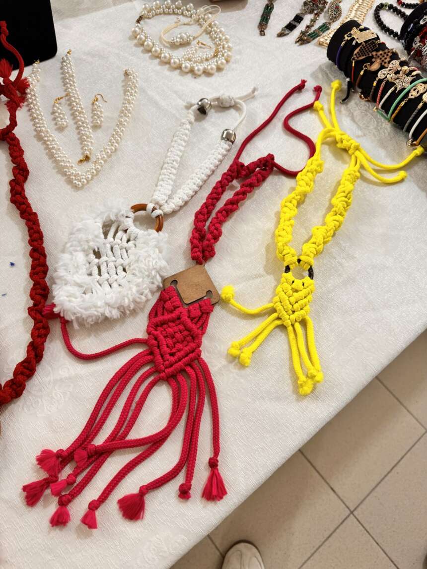 Collier plastron en macramé à franges