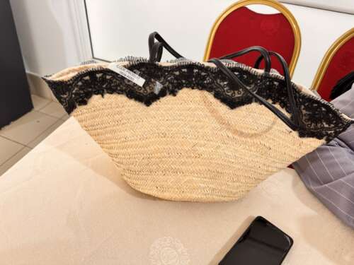 Cabas en palmier à dentelle noire