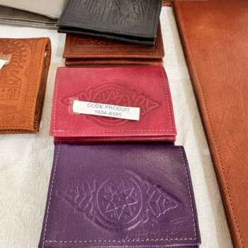Portefeuille en cuir gravé