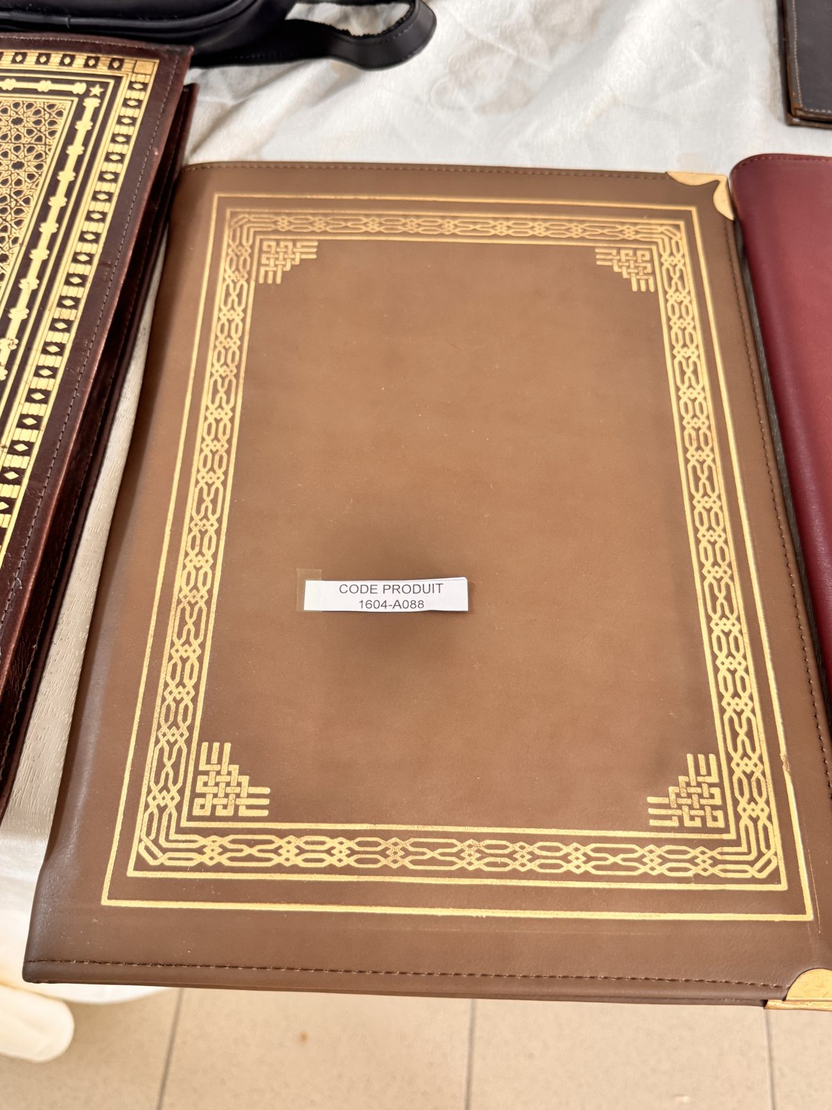 Porte-documents en cuir doré