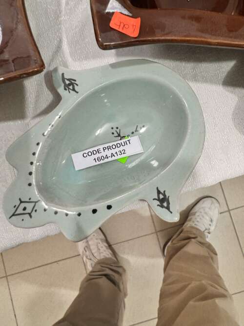 Plat en céramique vert d'eau