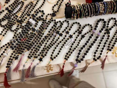 Sautoir en perles noires et pampilles