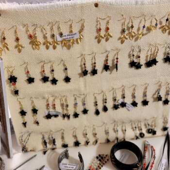 Boucles d'oreilles artisanales en graines naturelles