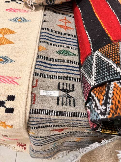 Tapis kilim à bandes colorées