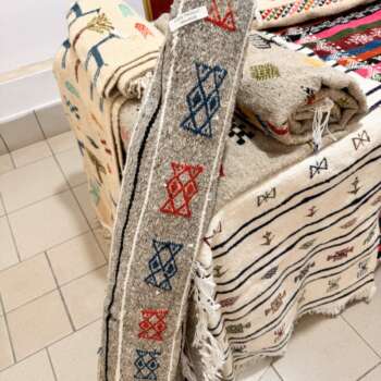Tapis tissé à symboles berbères
