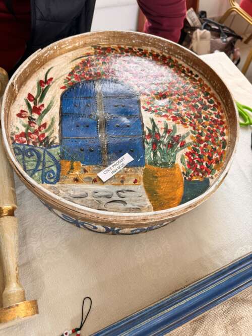 Grand bol décoratif peint « Fenêtre fleurie »