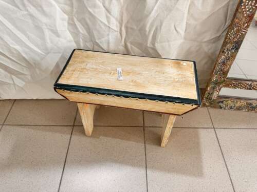 Banc décoratif en bois peint