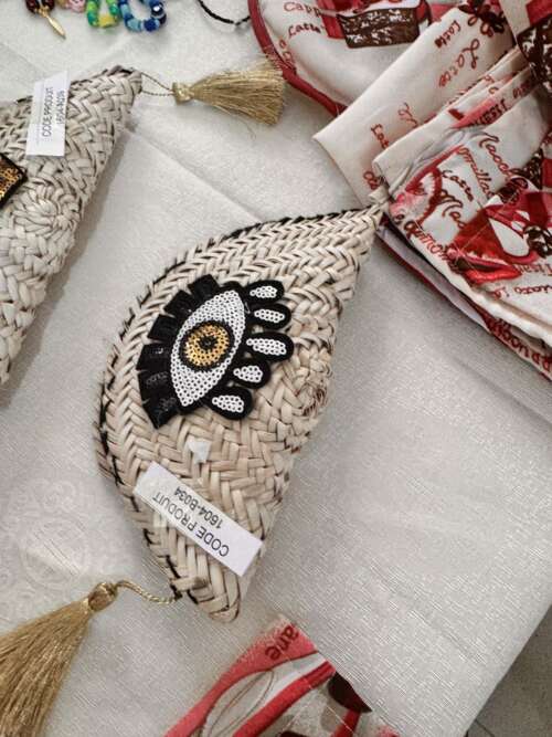 Éventail en palmier brodé