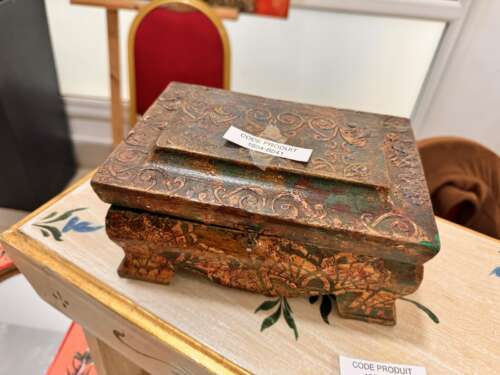 Coffret en bois sculpté et cuivre