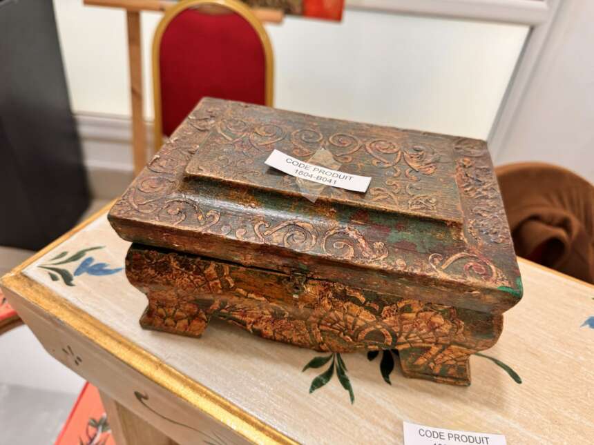 Coffret en bois sculpté et cuivre