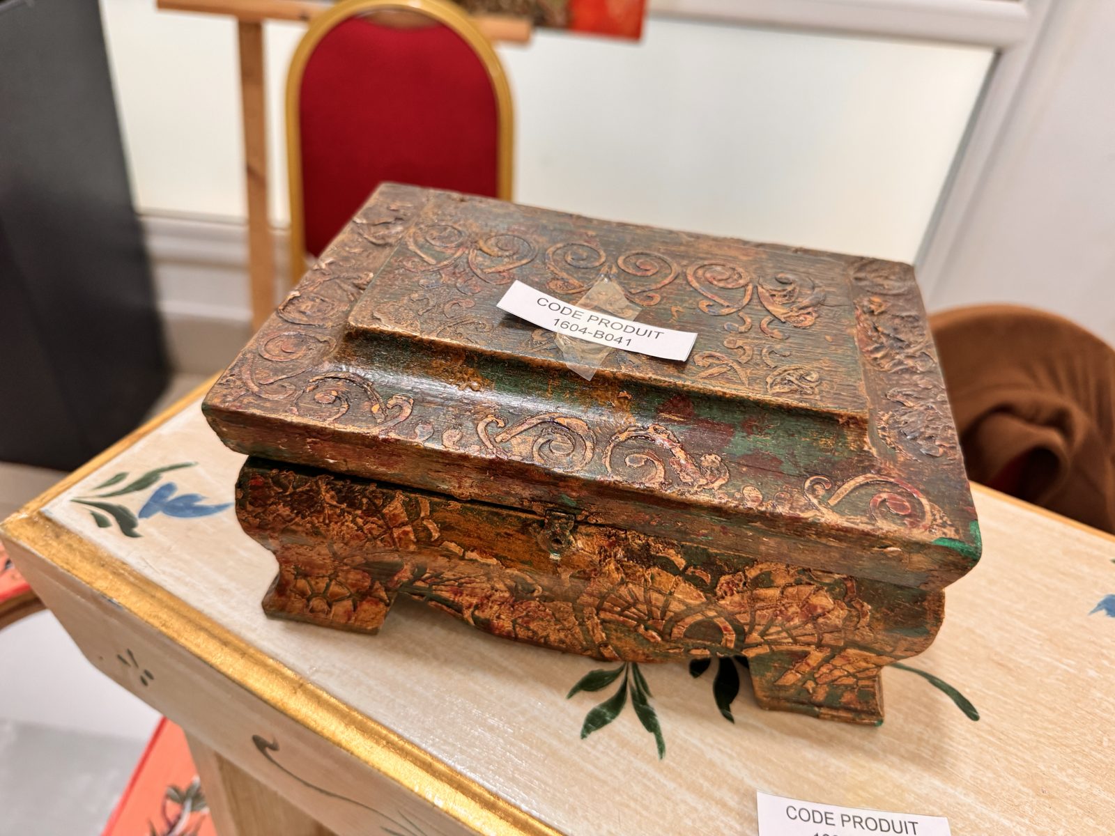 Coffret en bois sculpté et cuivre