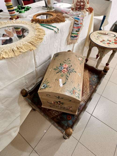 Coffret en bois peint floral