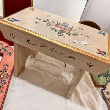 Banc en bois peint floral