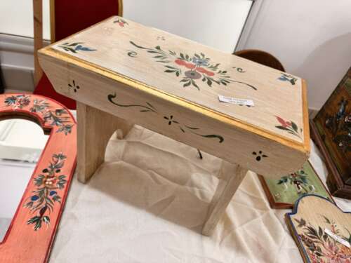 Banc en bois peint floral