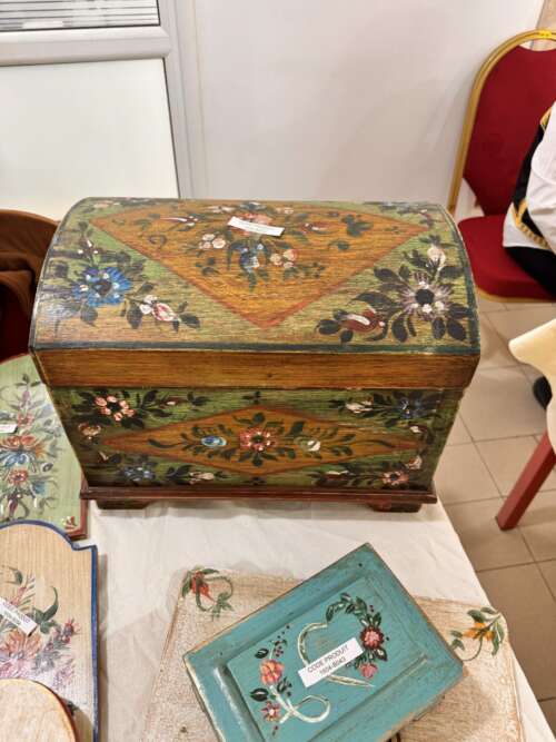 Coffret en bois peint floral