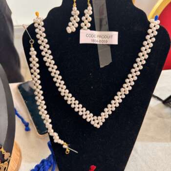 Parure collier et boucles en perles