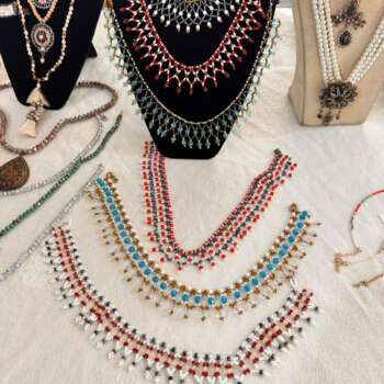 Collier plastron perlé
