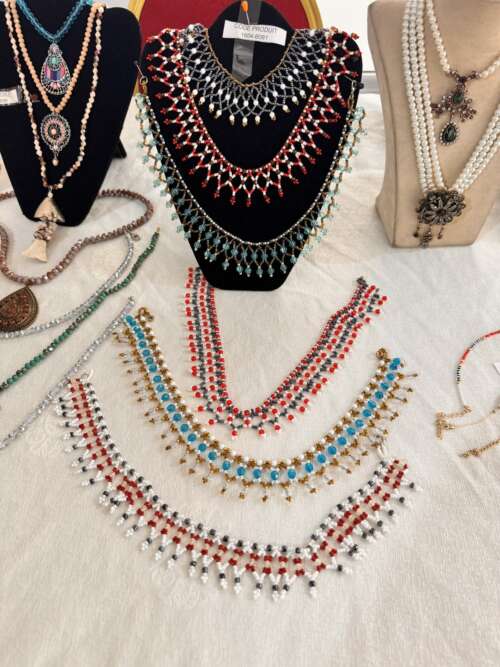 Collier plastron perlé
