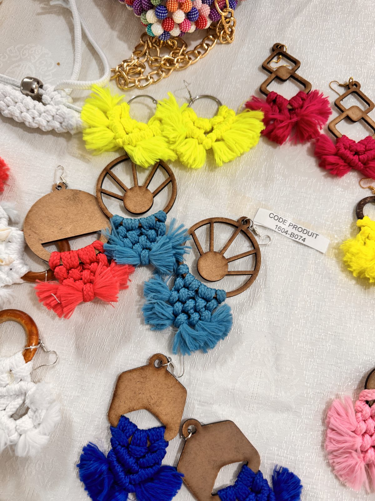 Boucles d'oreilles à pompons (assortiment) - Image 3