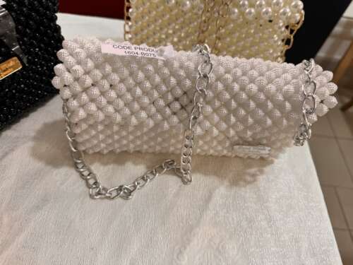 Pochette en perles nacrées